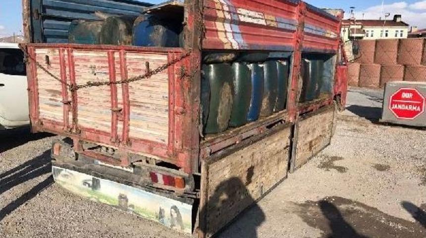 Başkale&rsquo;De 5 Ton Ka&ccedil;ak Mazot Ele Ge&ccedil;irildi