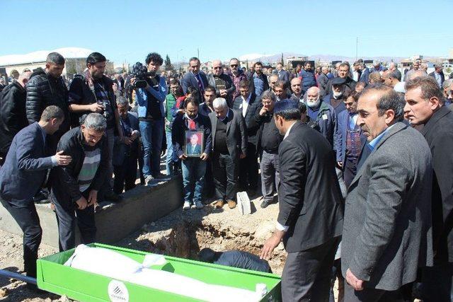 Adıyaman’ın Duayen Gazetecisi Fadıl Binzet Toprağa Verildi