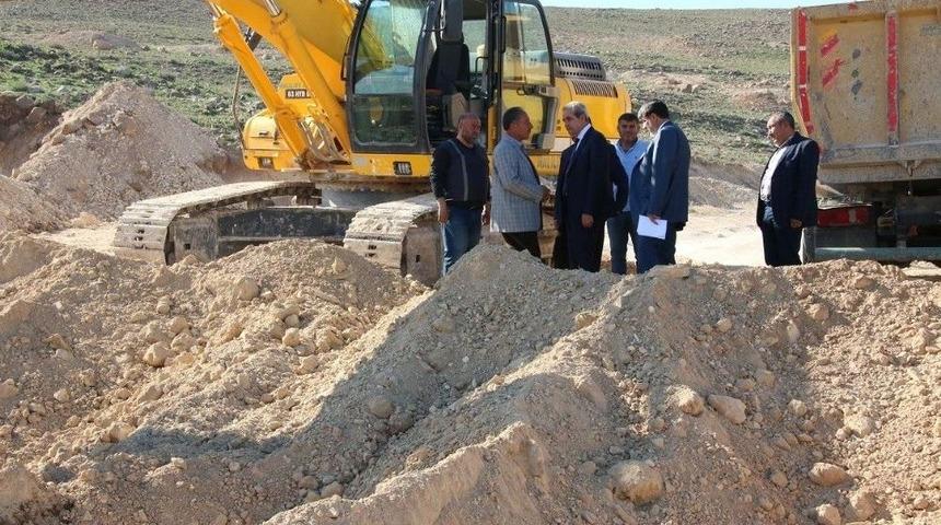 Demirkol Dağeteği Mahallesinde Yol Yapım &Ccedil;alışmalarını İnceledi