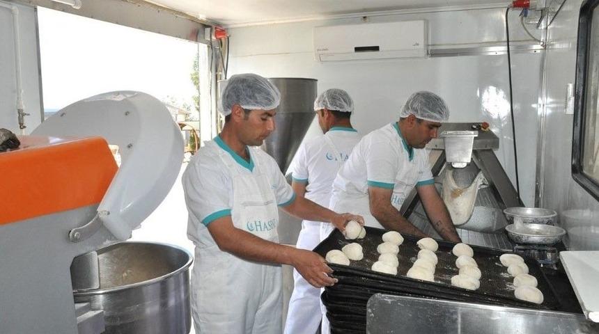 Ak&ccedil;akale&rsquo;de İhtiya&ccedil; Sahibi Ailelere G&uuml;nl&uuml;k 6 Bin Ekmek Dağıtılıyor