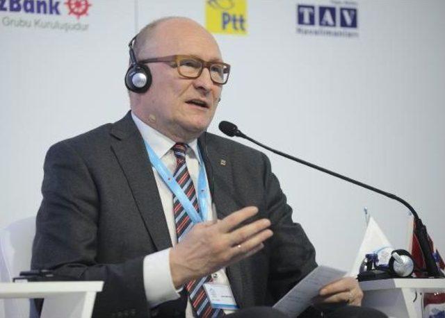 Uludağ Ekonomi Zirvesi Ikinci G&uuml;n (8) 2