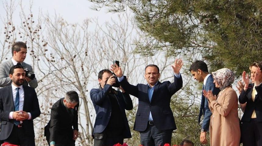 Adalet Bakanı Bekir Bozdağ Silivri&rsquo;de Halka Hitap Etti