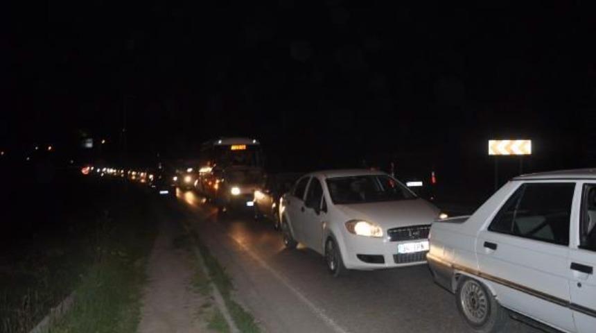 Otoyolu Ulaşıma Kapatan Intihar Girişimi