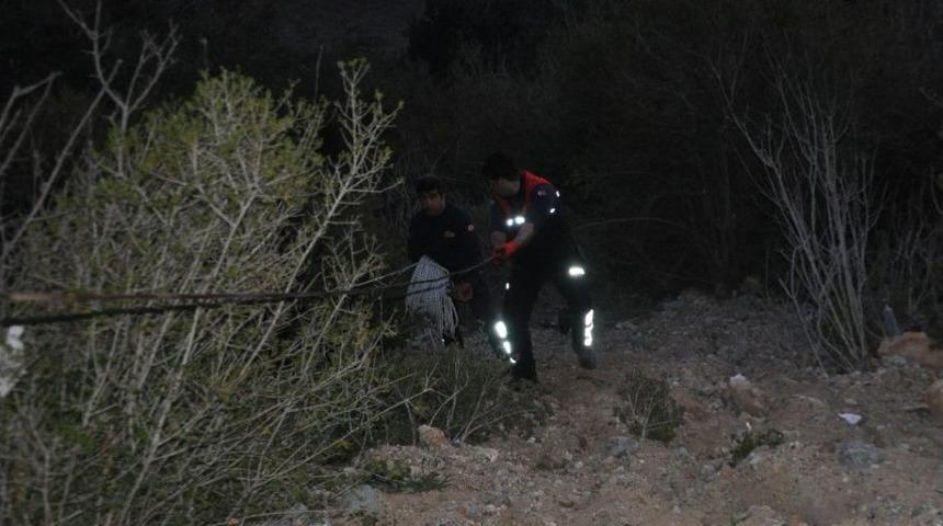 Yama&ccedil; Paraş&uuml;t&ccedil;&uuml;leri U&ccedil;urumdan Yuvarlandı:2 Yaralı