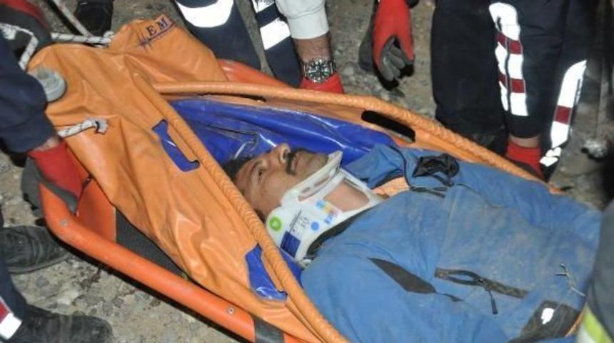 U&ccedil;urumda Mahsur Kalan 2 Paraş&uuml;tc&uuml;y&uuml; Can-Kur Ekipleri Kurtardı