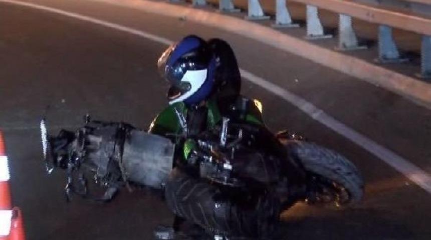 Zeytinburnu'nda Motosiklet Kazası: 1 &Ouml;l&uuml;,1 Yaralı