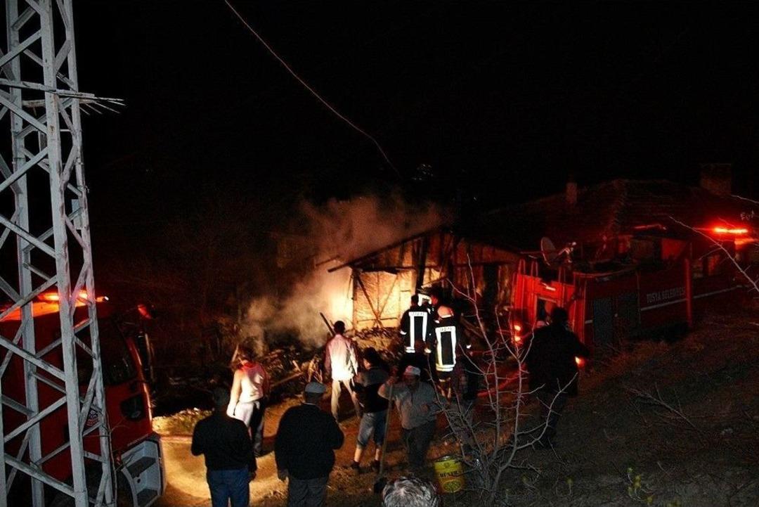 İmam Minareden Yangın Var Diye Anons Etti, Faciadan D&ouml;n&uuml;ld&uuml;