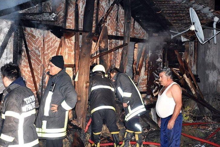 İmam Minareden Yangın Var Diye Anons Etti, Faciadan Dönüldü G3