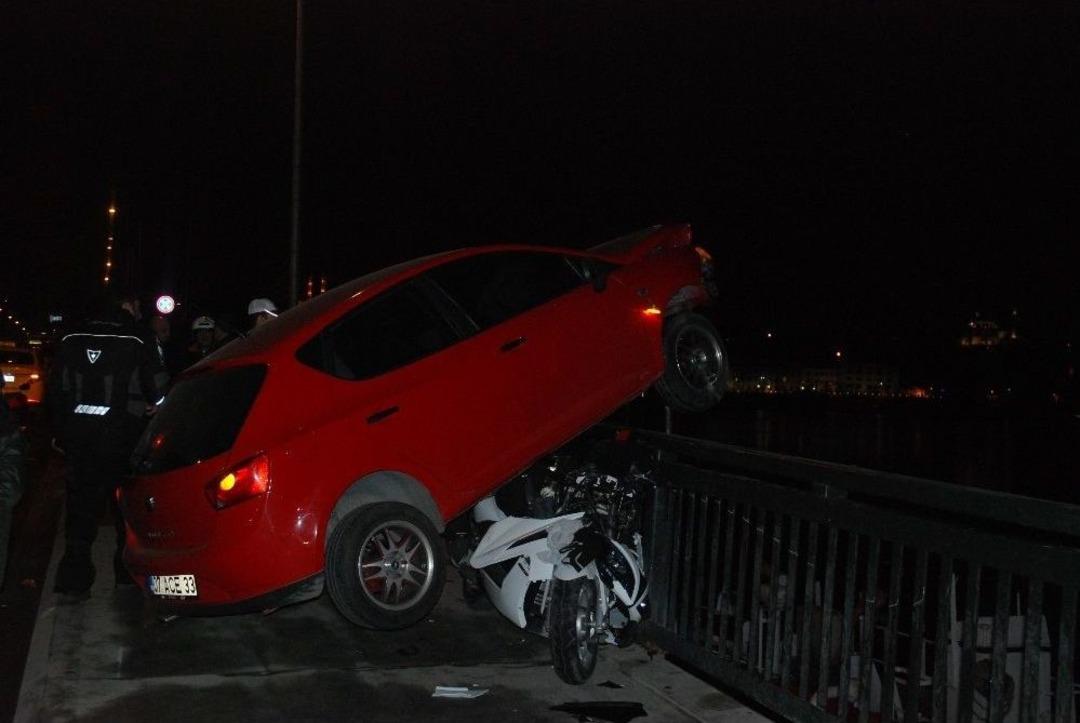 Direksiyon Hakimiyetini Kaybeden Bayan S&uuml;r&uuml;c&uuml; Balık Tutan Vatandaşların Arasına Kaldı