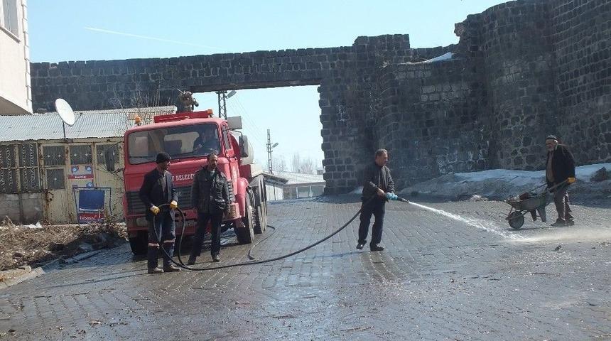 Malazgirt Belediyesinden Bahar Temizliği