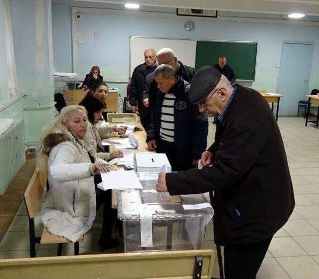 Bulgaristan'daki Seçim Için İstanbul'da Saat 07.00'de Sandık Başına Koştular