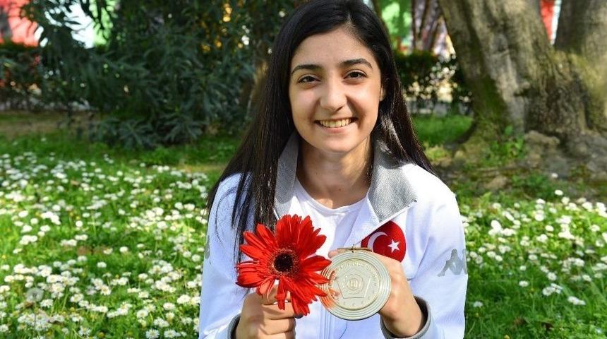 &Ccedil;i&ccedil;ek Aky&uuml;z, Avrupa Şampiyonu Oldu