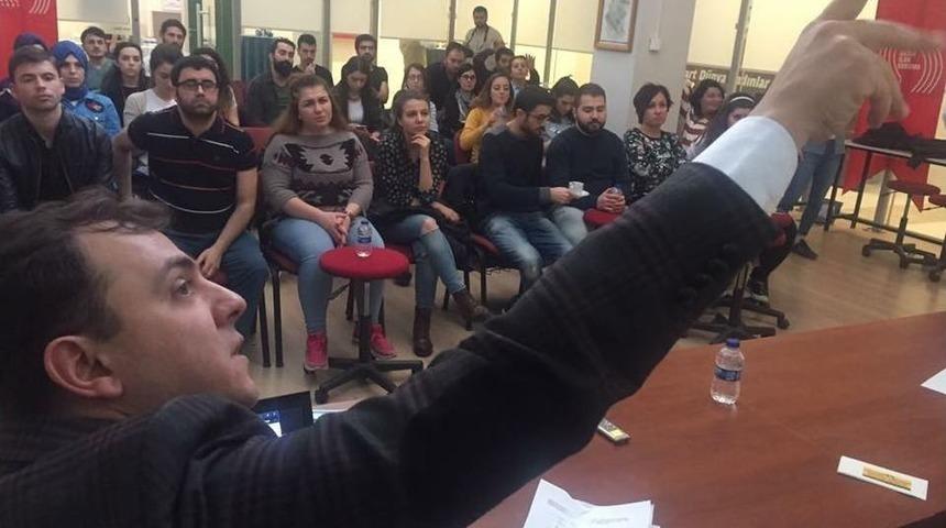 İha B&ouml;lge M&uuml;d&uuml;r&uuml; Altıkardeş, Gen&ccedil; Gazetecilere Tecr&uuml;belerini Anlattı...