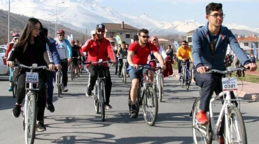 Sağlık I&ccedil;in Pedal &Ccedil;evirdiler