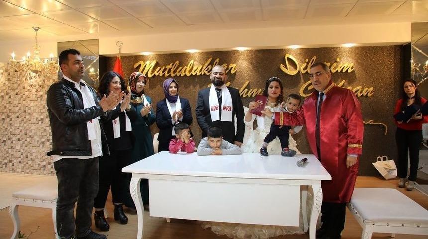 Başkan &Ccedil;elikcan Nikah Kıyıp &lsquo;evet&rsquo; S&ouml;z&uuml; Aldı