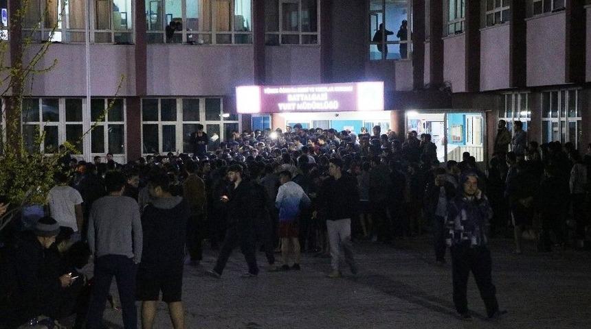 &Uuml;niversite &Ouml;ğrencilerinden &lsquo;yemek&rsquo; Eylemi