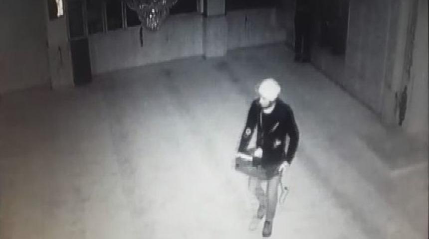 Aksaray&rsquo;da Camiyi Soyup Kur&rsquo;anı Kerimleri &Ccedil;aldılar