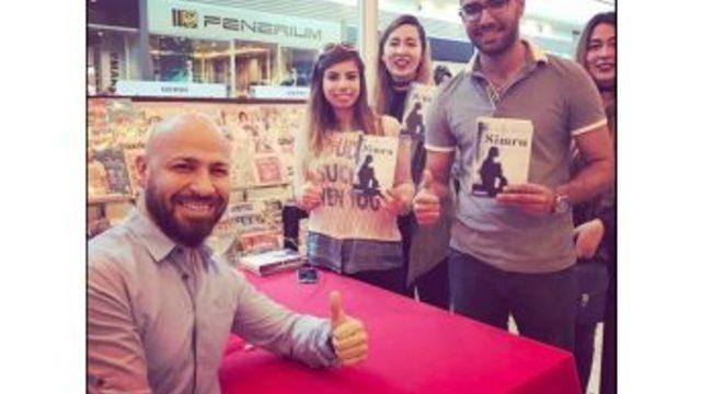 Kahraman Tazeoğlu,simruyu İmzaladı