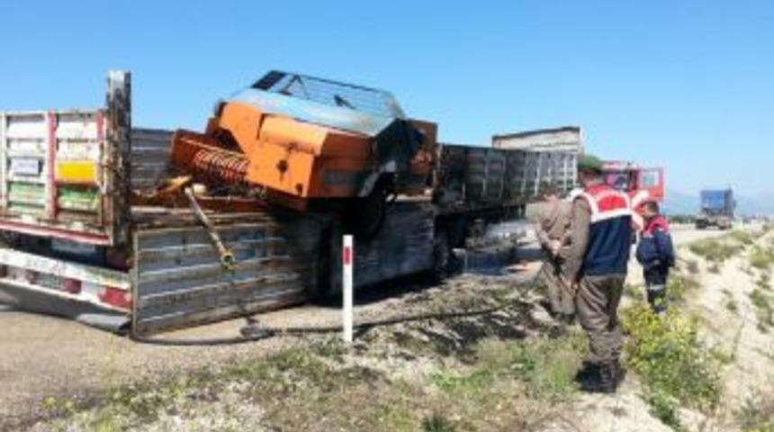 Hareket Halindeki Tır Alev Aldı