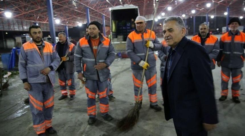 Semt Pazar Yerlerinde Gece Temizliği