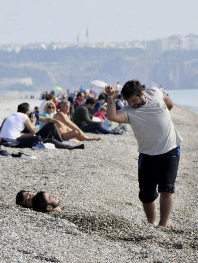 Nusret'in Fenomen Tuz Serpme Hareketi Plaja Taşındı