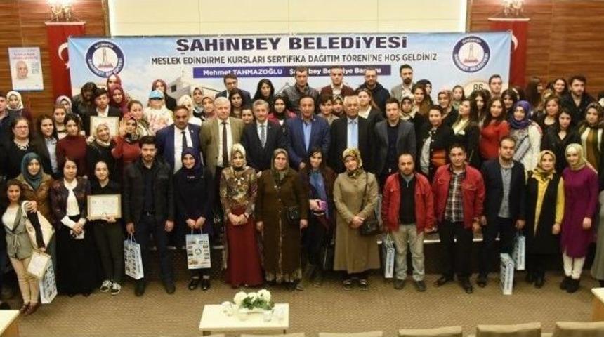 Şahinbey&rsquo;de 205 Kursiyer T&ouml;renle Sertifikasını Aldı