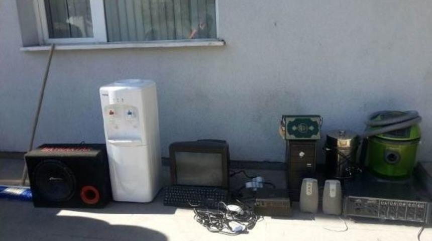 Camiden Kuran &Ccedil;alan 2 Kişi Tutuklandı