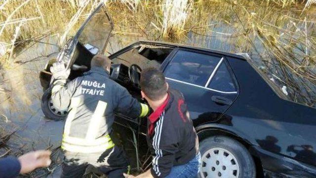 Kanala Uçan Otomobilin Alkollü Sürücüsü Ağır Yaralandı