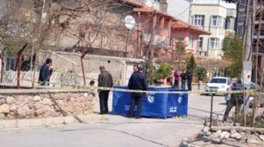 Eşini Sokak Ortasında Pompalı T&uuml;fekle Vurarak &Ouml;ld&uuml;rd&uuml; (1)