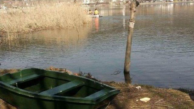 Gölcük Gölü'nde Kayık Alabora Oldu, 1 Kişi Kayıp