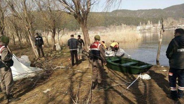 Gölcük Gölü'nde Kayık Alabora Oldu, 1 Kişi Kayıp