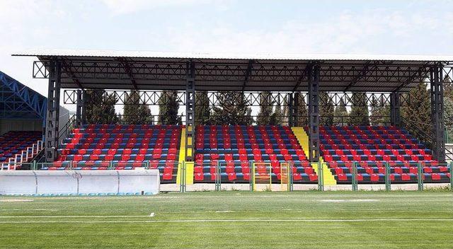 Karacabey Stadı Bayraklarla Donatıldı