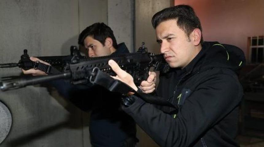 Bakan Işık'ın Koruma Ekibine Yerli Silah