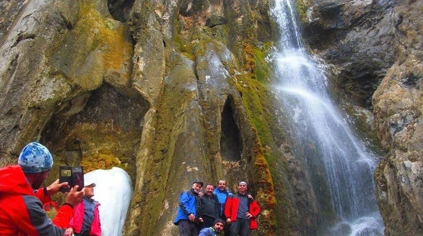 Ağa&ccedil;dibi Şelalesinin İlk Ziyaret&ccedil;ileri Dağcılar Oldu