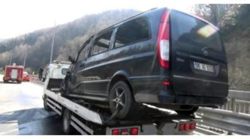 L&uuml;ks Minib&uuml;s Seyir Halindeyken Yandı