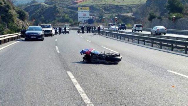 Bariyerlere Çarpan Motosiklet Sürücüsü Öldü