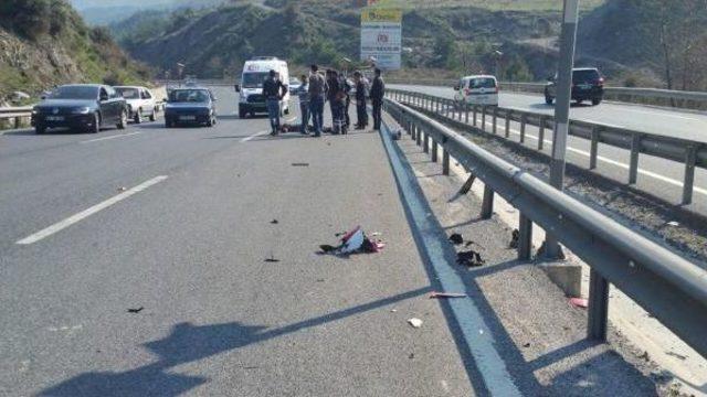 Bariyerlere Çarpan Motosiklet Sürücüsü Öldü