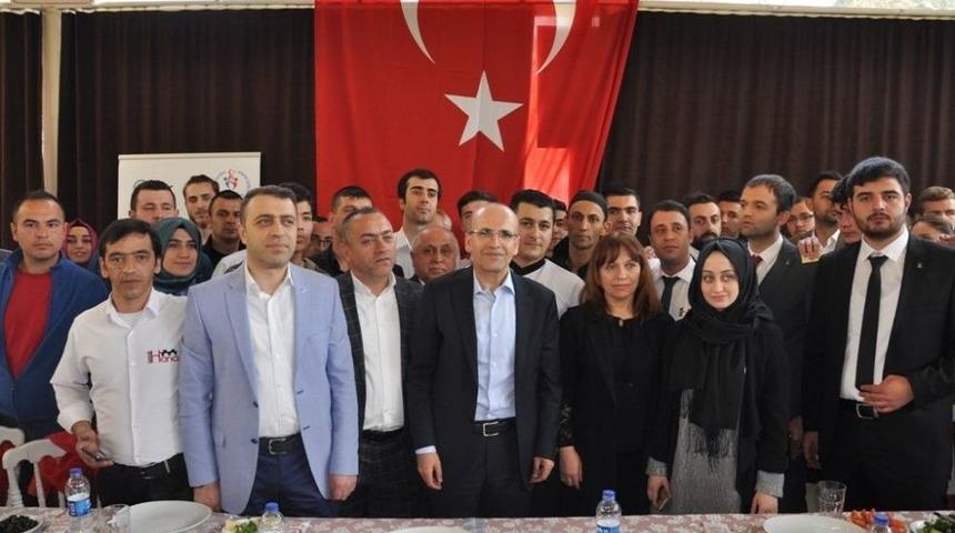 Başbakan Yardımcısı Mehmet Şimşek İzmir&rsquo;de