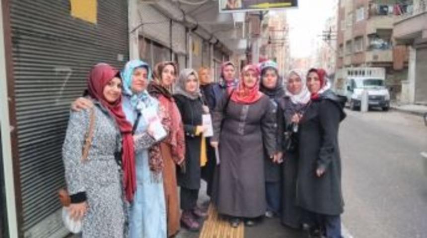 Ak Partili Kadınlar Sokaklarda