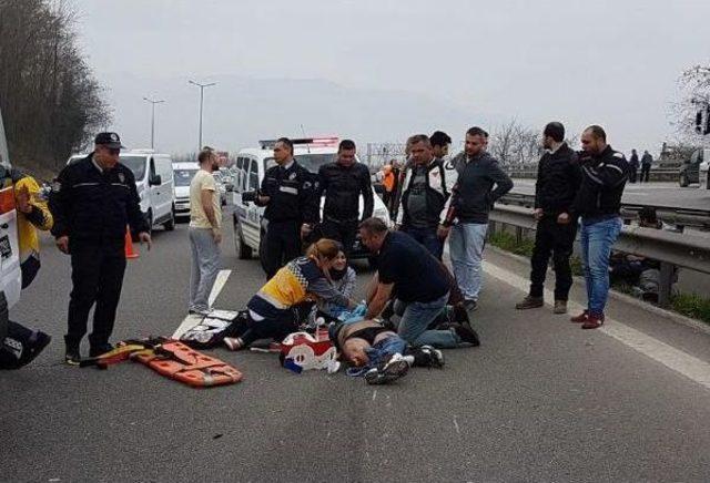 Motosikletçiler Otoyolda Kaza Yaptı: 1 Ölü, 2 Yaralı