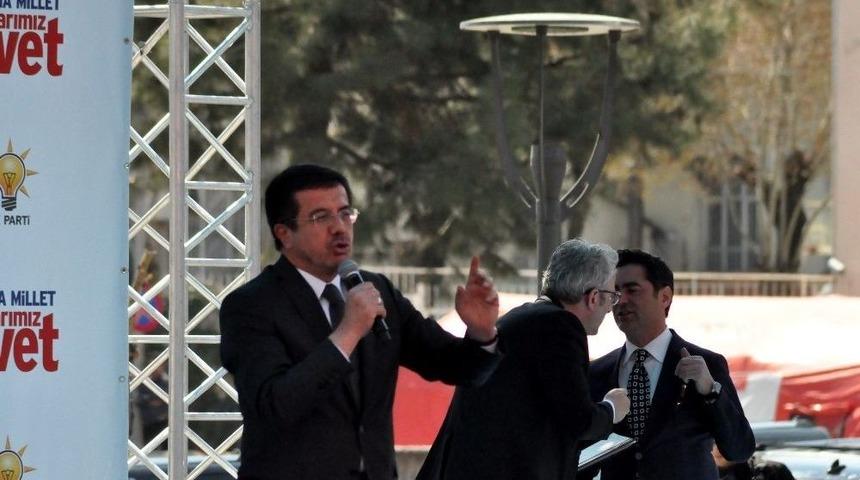 Bakan Zeybekci; &ldquo;17 Nisan&rsquo;da Uşak&rsquo;ta Diz Kıra Kıra Zeybek Oynayacağız&rdquo;