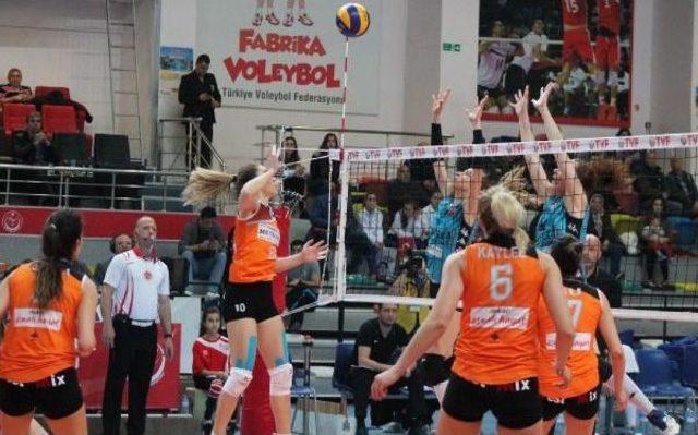 Beylikdüzü Voleybol İhtisas-Pursaklar Voleybol İhtisas: 3-1