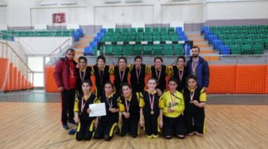 Yarı Finale Y&uuml;kseldiler