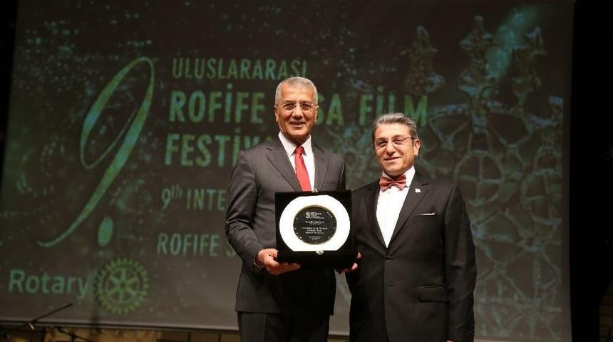 Başkan Tarhan’a ‘sanat Dostu’ Plaketi