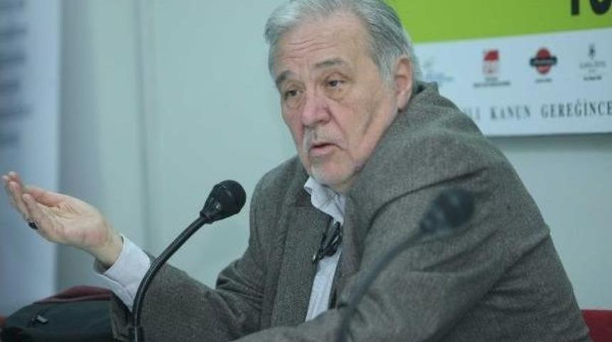 İlber Ortaylı&rsquo;Yı Yerlere Oturarak Izlediler