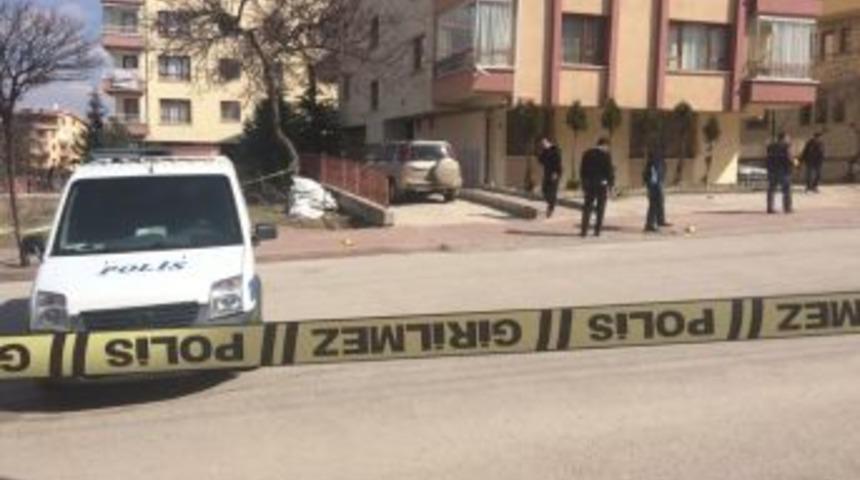 Başkent&rsquo;te Akrabalar Birbirine Girdi: 2 Yaralı