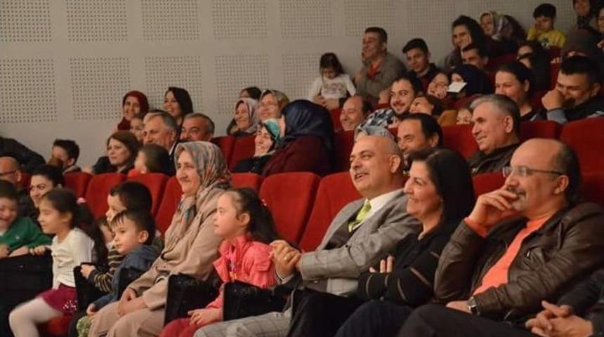 Demirci&rsquo;de Kahkaha Tufanı