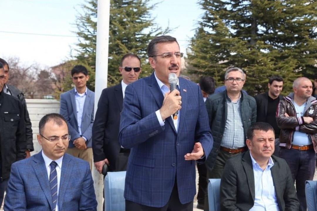 Bakan T&uuml;fenkci &lsquo;lokma&rsquo; Etkinliğine Katıldı