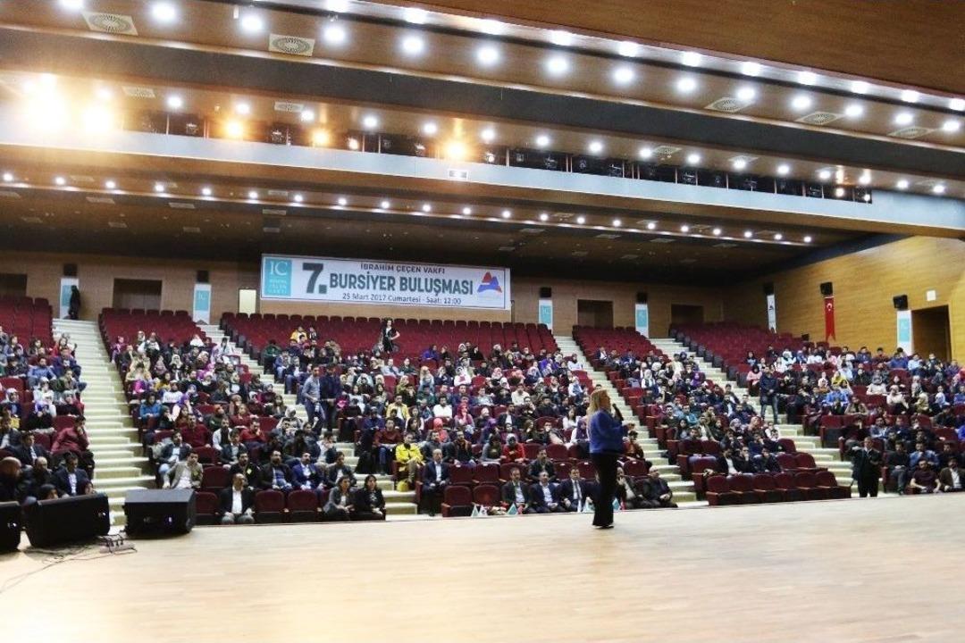 İbrahim &Ccedil;e&ccedil;en Vakfı 7. Bursiyer Toplantısı Yapıldı