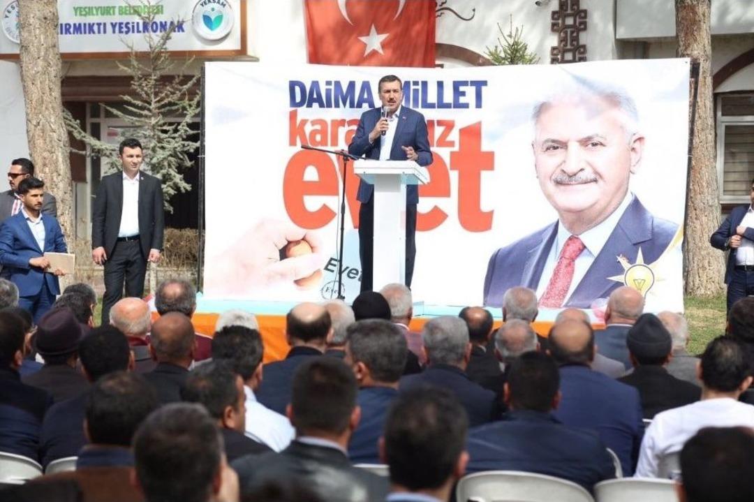 Bakan T&uuml;fenkci&rsquo;den Skandal Pankarta Tepki